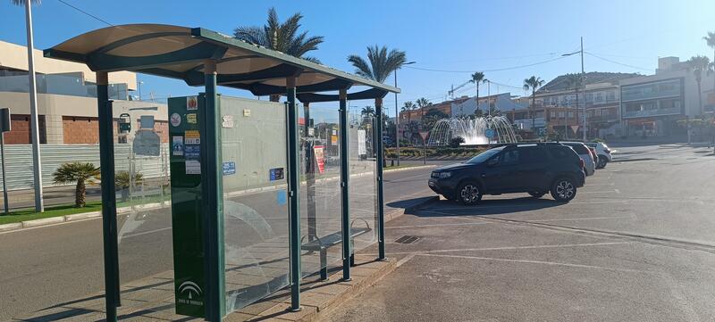 Parada de Autobus, cerca Gasolinera, San Juan