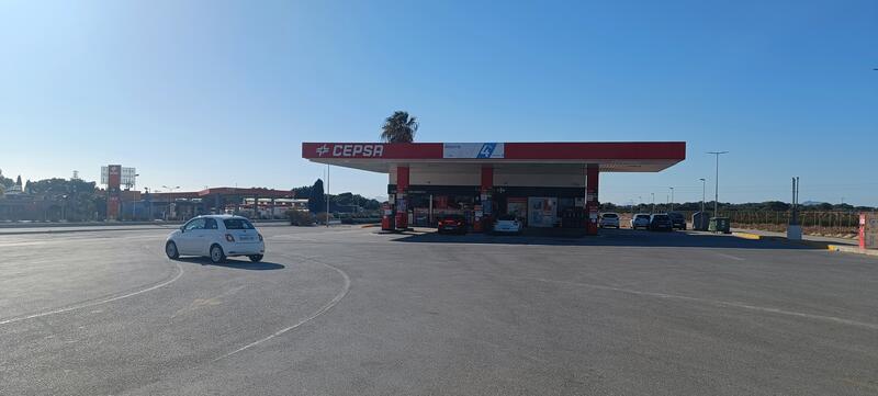 Cepsa Petrol Station N332 Campoamor