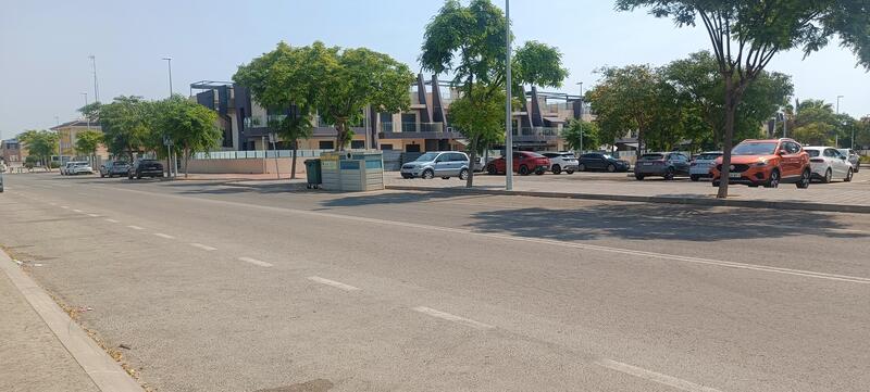 Calle Raphael Alberti, opposite Parking/Park, Mil Palmeras
